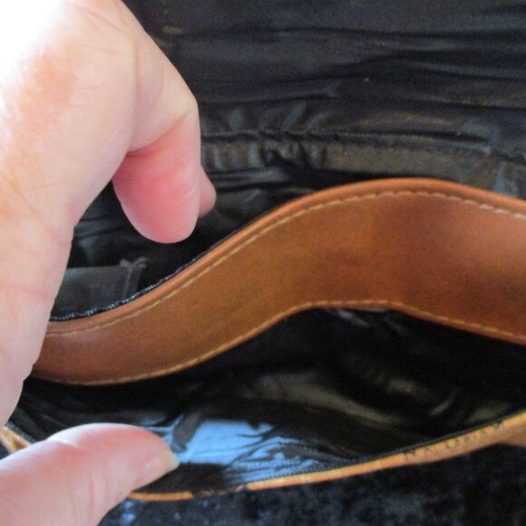 Accent On You Classic Floral Stamped Faux Leather Wallet w/Snap In Key Chain - Picture 5 of 6